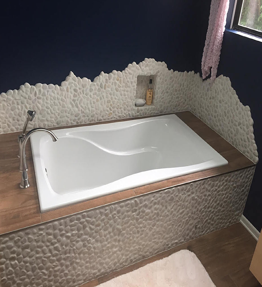 White Pebble Tile Soaking Tub Accents