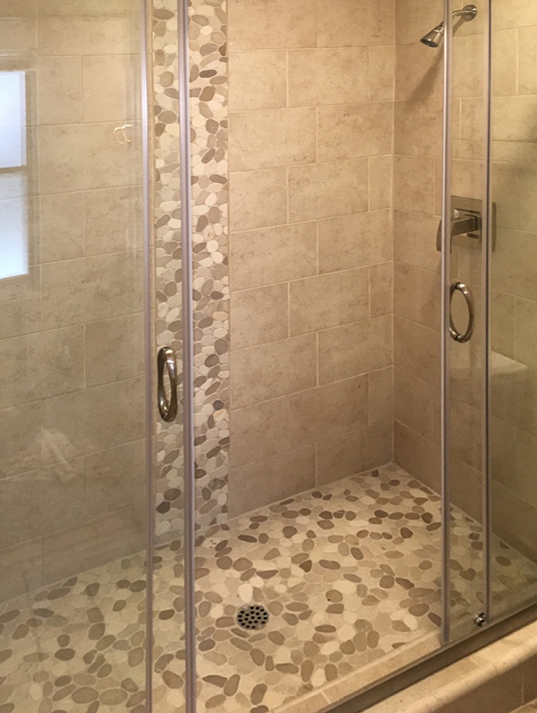 sliced-tan-and-white-pebble-tile-shower-floor-and-accent